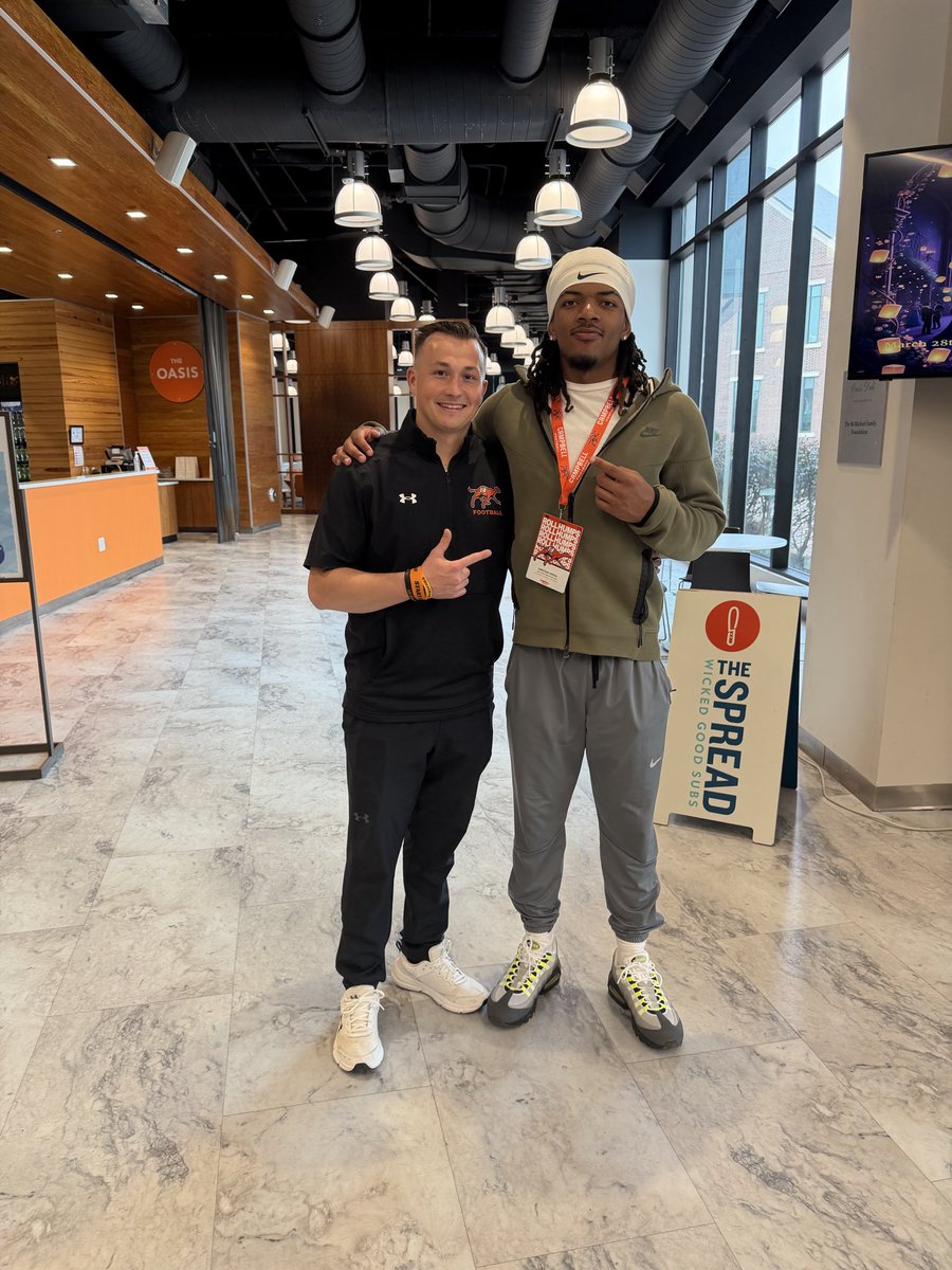 CepChristian4's tweet photo. Had a great time at @GoCamelsFB today with all the coaches and players 

@CoachSutton88 @CoachWillert @EFHS_Football @Coach_BHarris https://t.co/hlA5AIpWRK