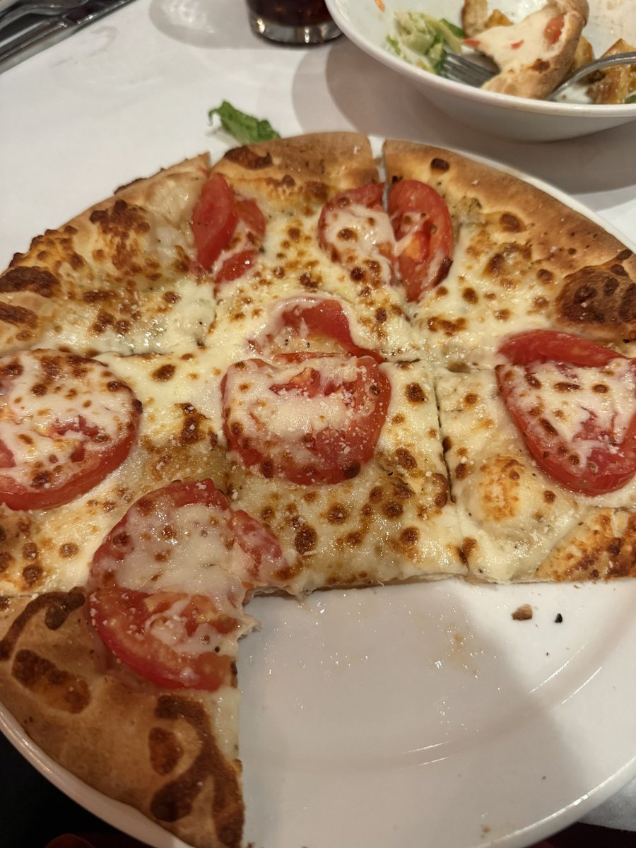 bella ツ tweet media