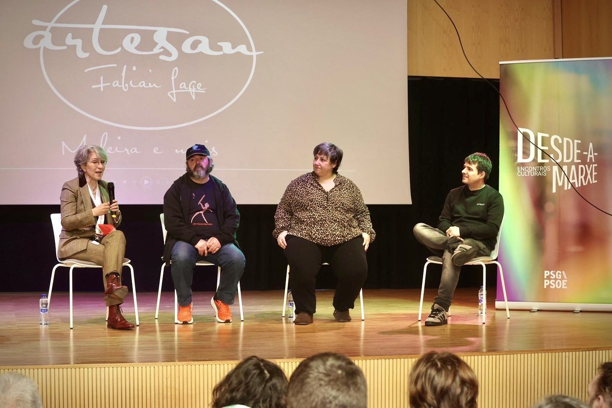 socialistas_gal's tweet photo. #Cultura 🟥 DESDE-A-MARXE fixo a súa primeira parada de encontros culturais na Laracha.

Próximo destino 📍 Entrimo https://t.co/iwgsSl816y