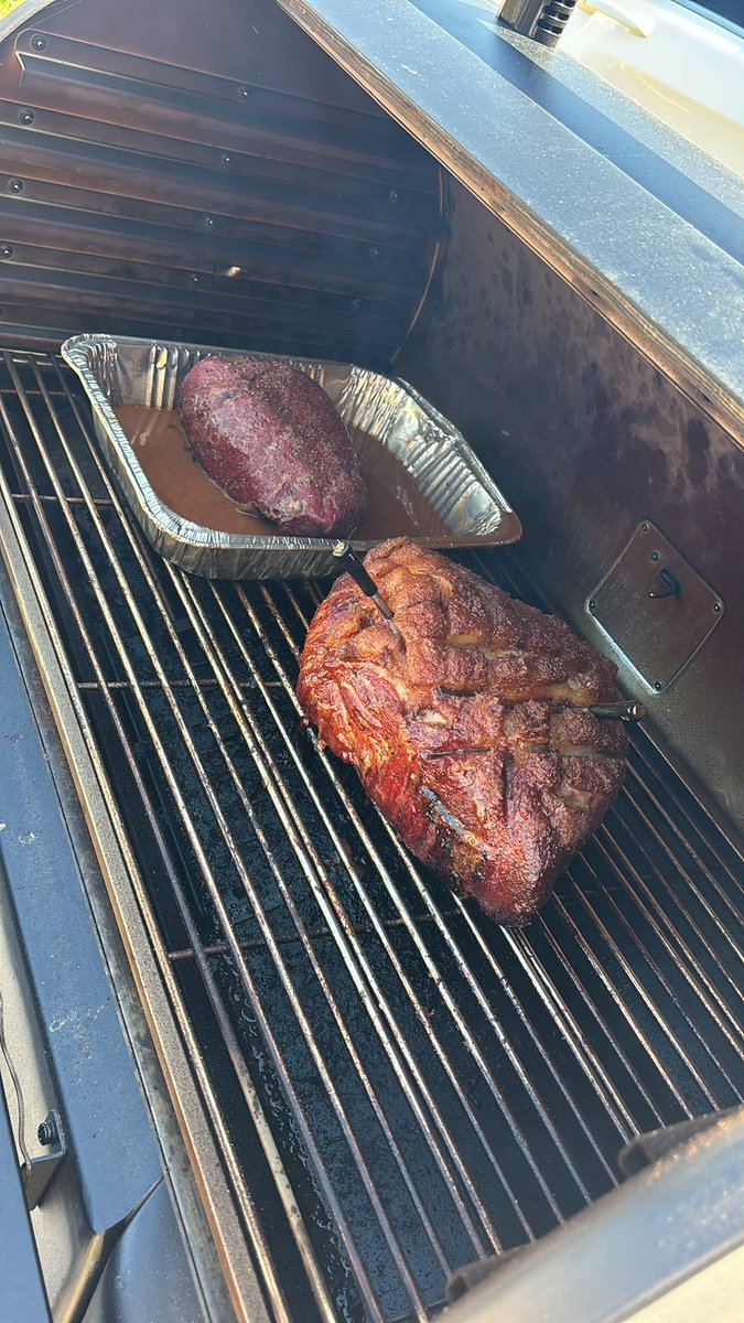 icoachbb2's tweet photo. @PitBossGrills Both!!! Pulled pork or beef nachos in the works !! https://t.co/rOG5s60y3T