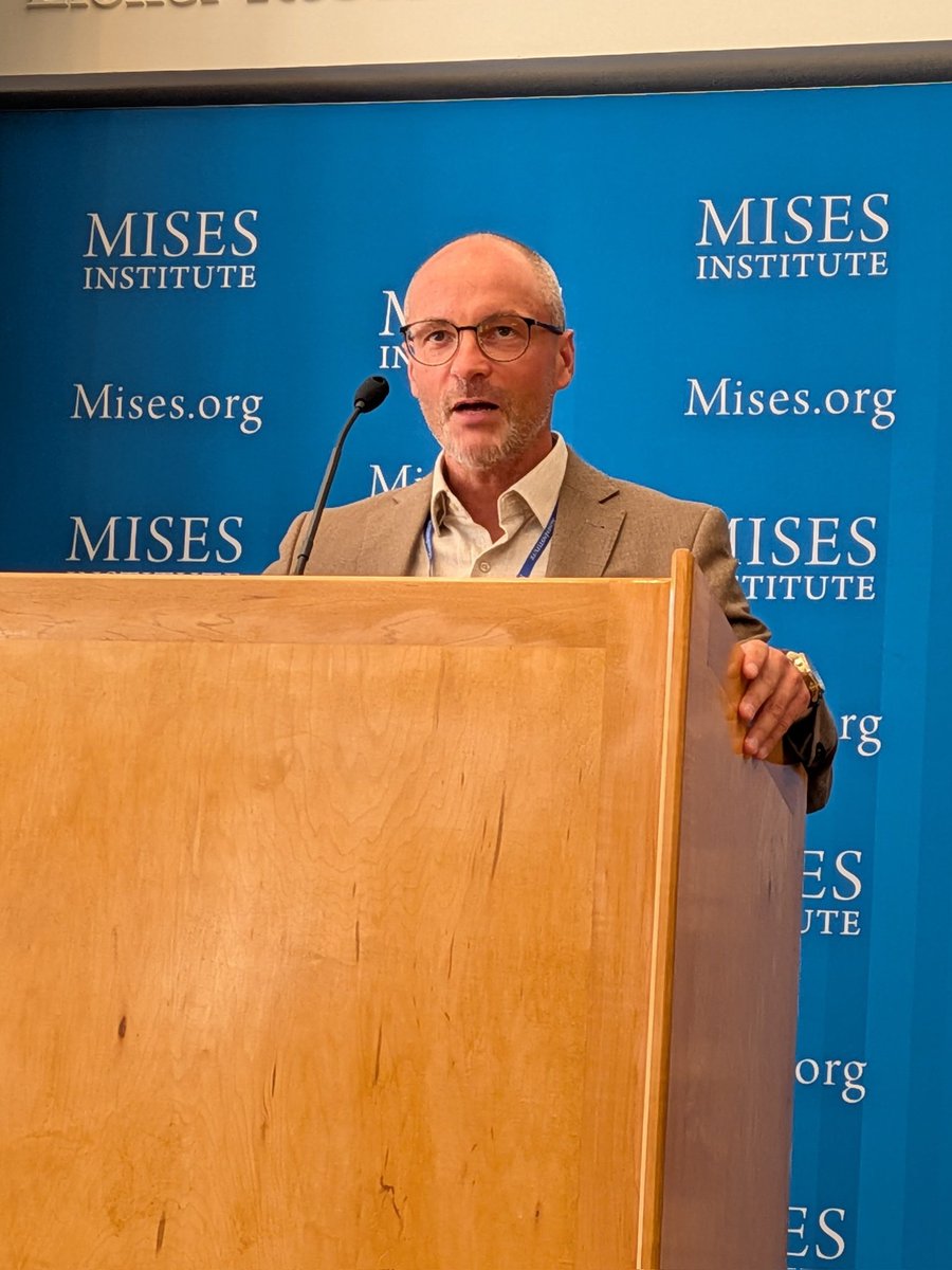 PerBylund's tweet photo. Lukasz Dominiak on value freedom. #AERC https://t.co/lBr1A1k4Yj