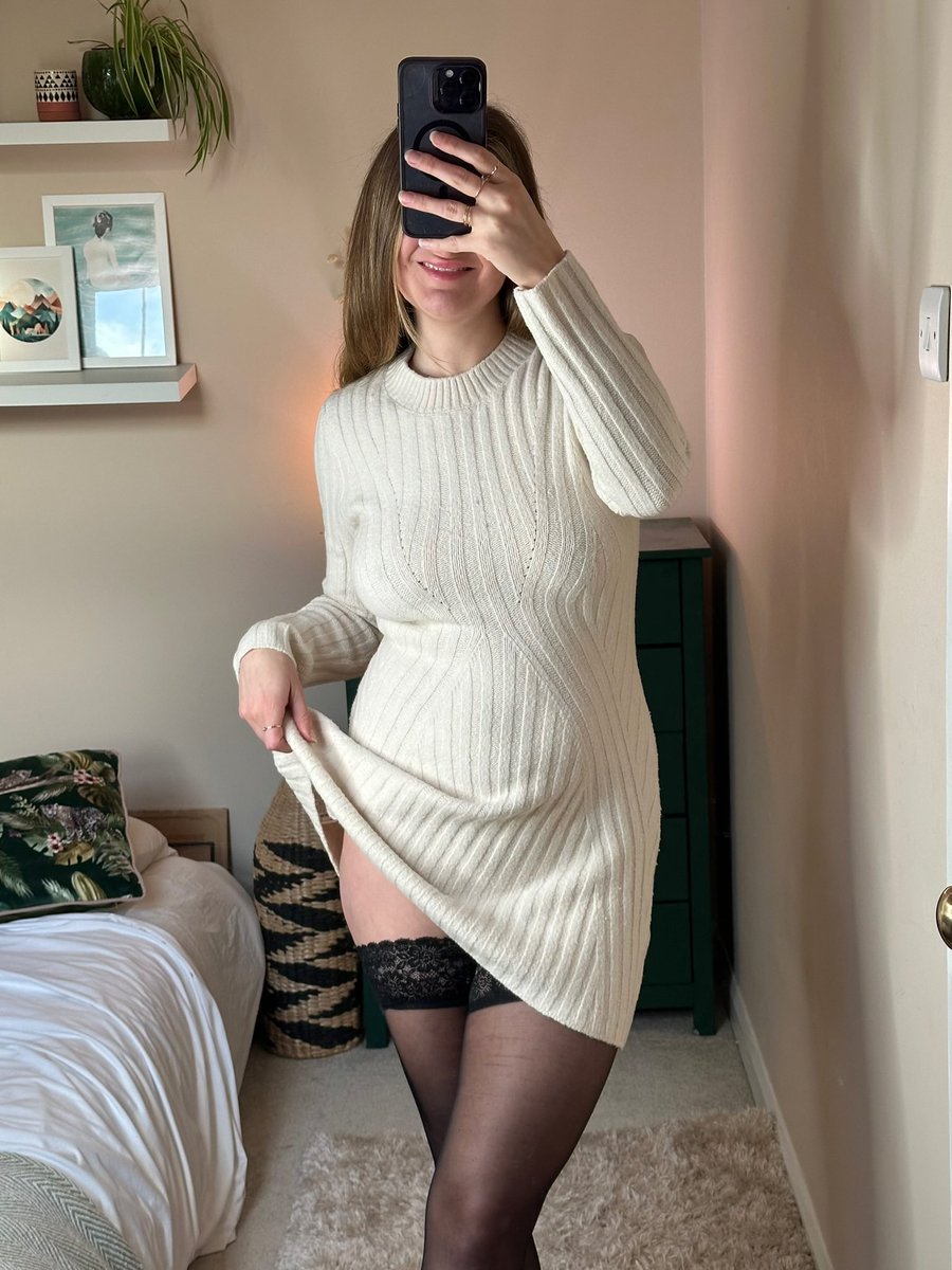 SophiaSecretxx's tweet image. Are you team tights or stockings?