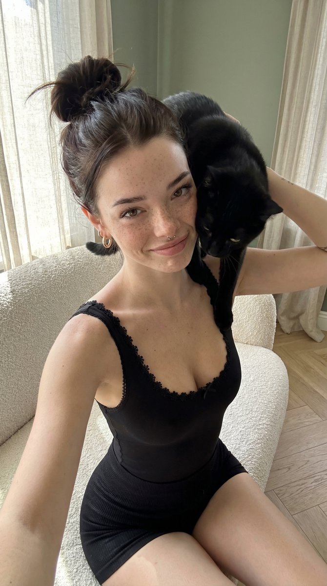 frea_AI's tweet image. Still doesn't like the camera
#Caturday #weekendfun