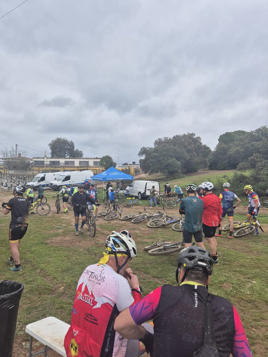 FUTER_ET's tweet image. La #BRIX colabora y participa en la XXI edición de la Guzmán el Bueno, más de 4.000 deportistas de #MTB y #Trail derrochan esfuerzo y entrega en esta prueba de dureza y belleza paisajística que son sello de identidad de #SierraMorena. #Sedfuertesenlaguerra
#SomostuEjército