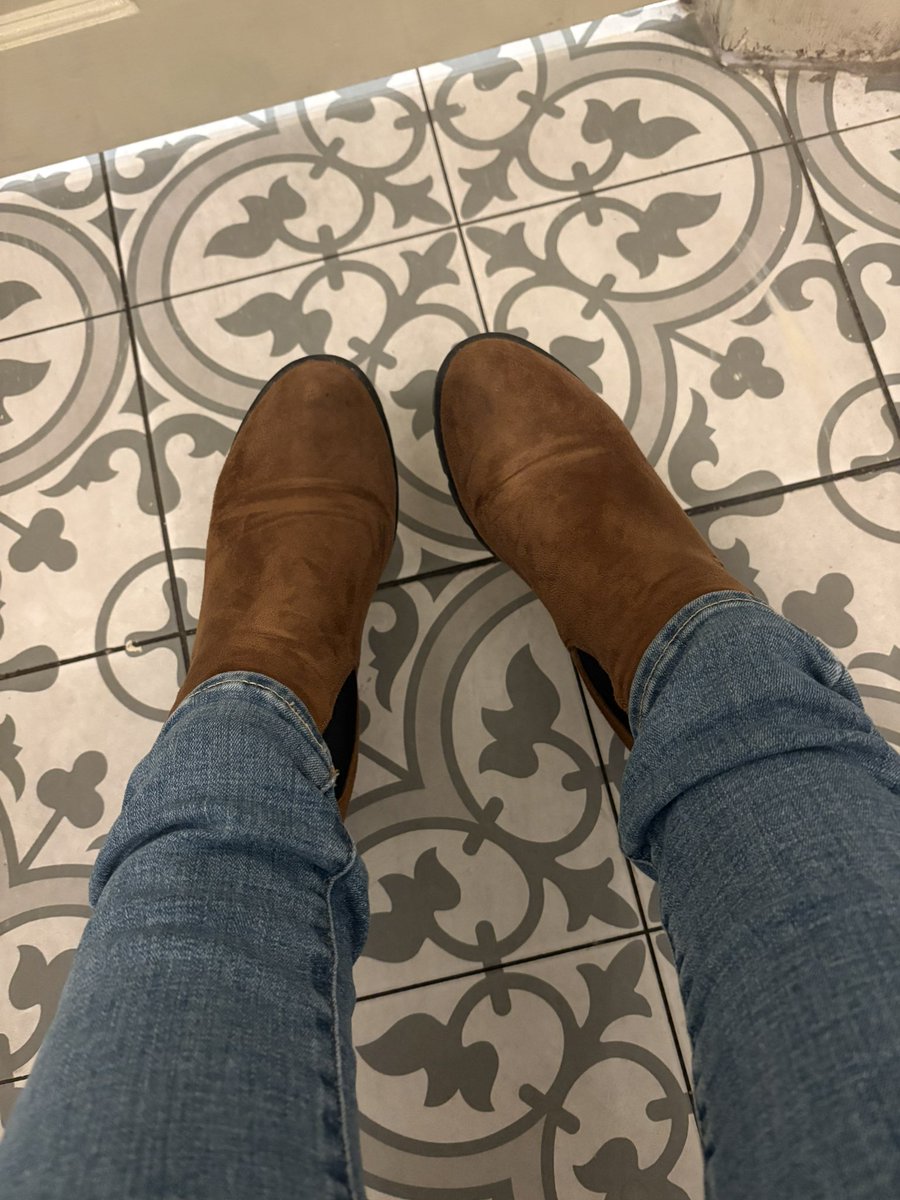 MissHeidi_X's tweet photo. You best pay for my drinks to see what’s underneath these boots. Accounts in my bio. I’ll look forward to knowing who’s loyal 💸 https://t.co/Gz9OYU39Go