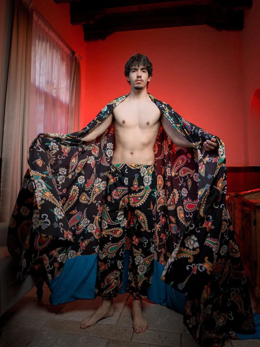 Nunca bajes la mirada. Ni la cabeza. Ni la dignidad.
#uruapan #Michoacán