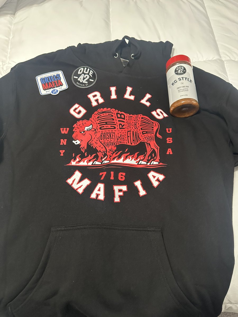 BillsGurlFan's tweet photo. @RockpileReport @Que42BBQ Thank you Drew,Chris and Que42 for the goodies.  I really appreciate it!  Can’t wait to try that rub. ❤️ https://t.co/fwPI5sKJ6H