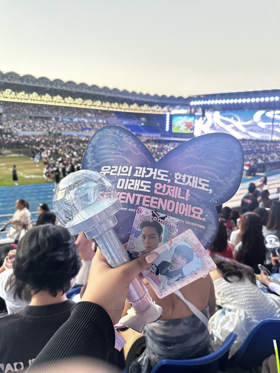 SVTHOEEE's tweet photo. always magical with svt  🤍#SEVENTEEN_NEW_IN_BULACAN https://t.co/z5nhFaFZk8