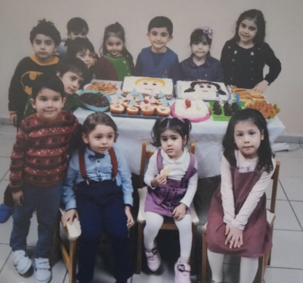 Hangi yasa, bir çocuğun gökyüzünü karelere bölmeye hak tanır?
Çocuklar ait oldukları yerde, dışarıda büyümeli!

‼️ SahiBugün BayramMı ‼️