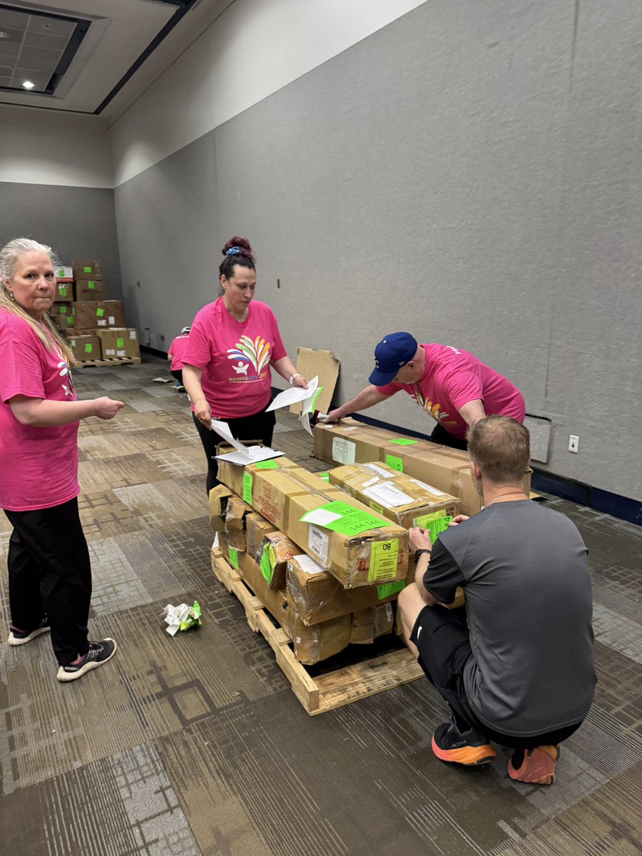 SHAPEAmericaCEO's tweet photo. @symonds_m, @healthizme &amp; @dleiss1 were our #1 volunteers today as we packed up #SHAPEKC!!! @MOSHAPE1 - we are so grateful to your community for helping make this week a huge success! @SHAPEAmerica https://t.co/6hcgJHl09I