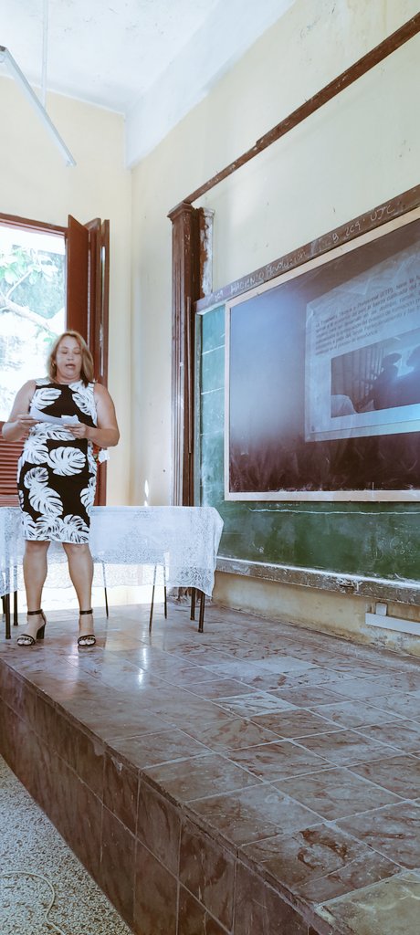 tey_ip's tweet photo. Expone su trabajo en la III edición  del proceso de Categorizacion  en la enseñanza técnico profesional nuestra Coordinadora de Área en Telecomunicaciones y Automática MsC.Lianes González Torres #ETPCuba #CubaMined #Dpesantiago #Dmesantiago #Profet. https://t.co/IuyRcFyNkq