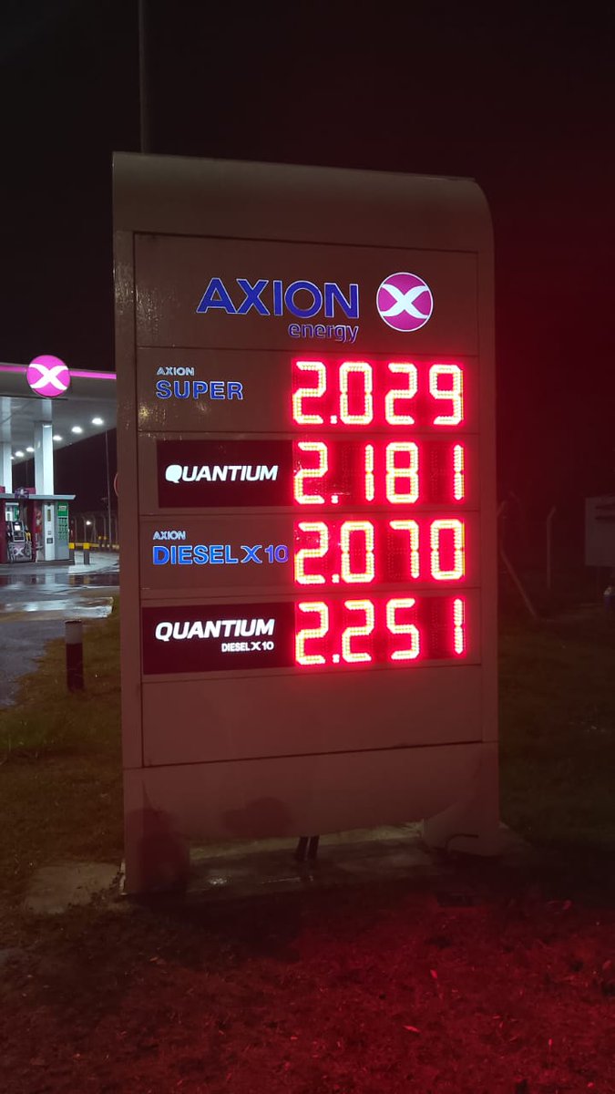 phRiBarrientos's tweet photo. Hoy volvieron a aumentar los combustibles: remarcaciones diarias en surtidores. La desregulación tras la Ley Bases ata precios al crudo internacional y golpea el bolsillo.
📸@ph.ricardobarrientos

#crisis #argentina #economía #GuerraEnMedioOriente https://t.co/6x5FW9OLFs