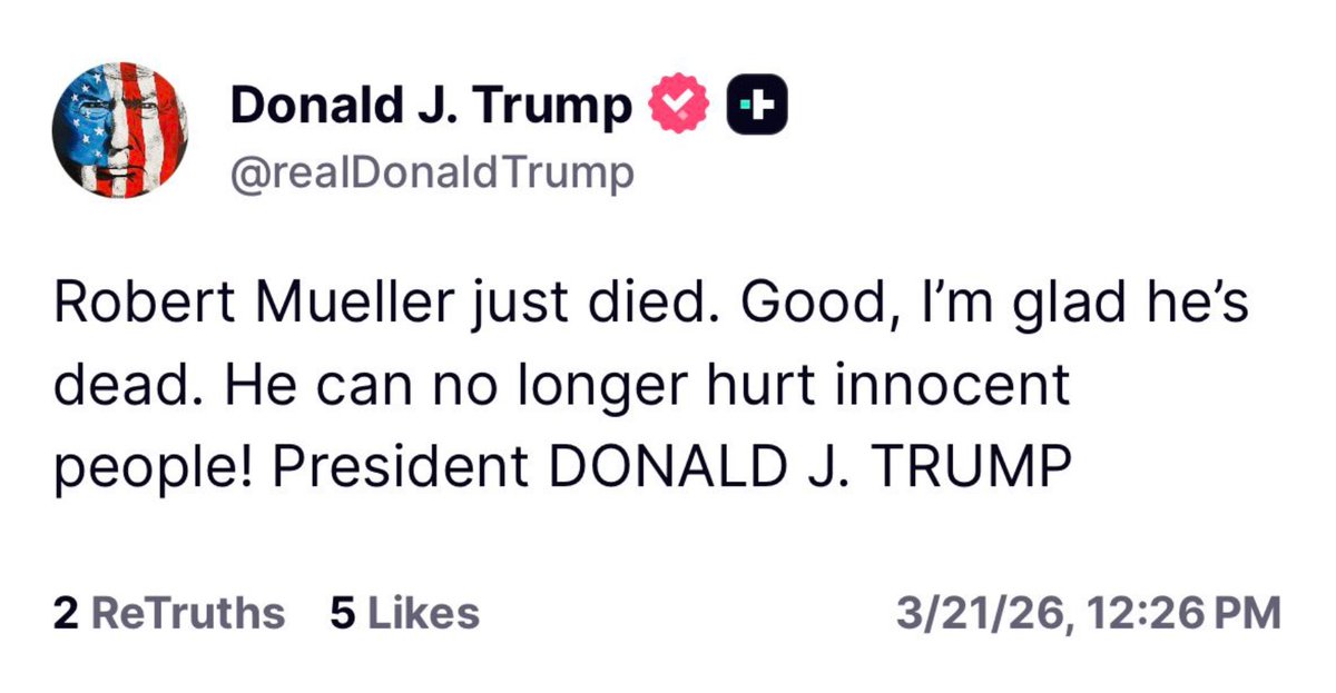 Трамп продолжает дискредитировать пост Президента США. Теперь он радуется кончине бывшего директора ФБР, который расследовал вмешательство России в выборы в США.
Роберт Мюллер был награжден Бронзовой звездой и Пурпурным сердцем. Трамп - не ветеран. Он - трус, откосивший от армии.