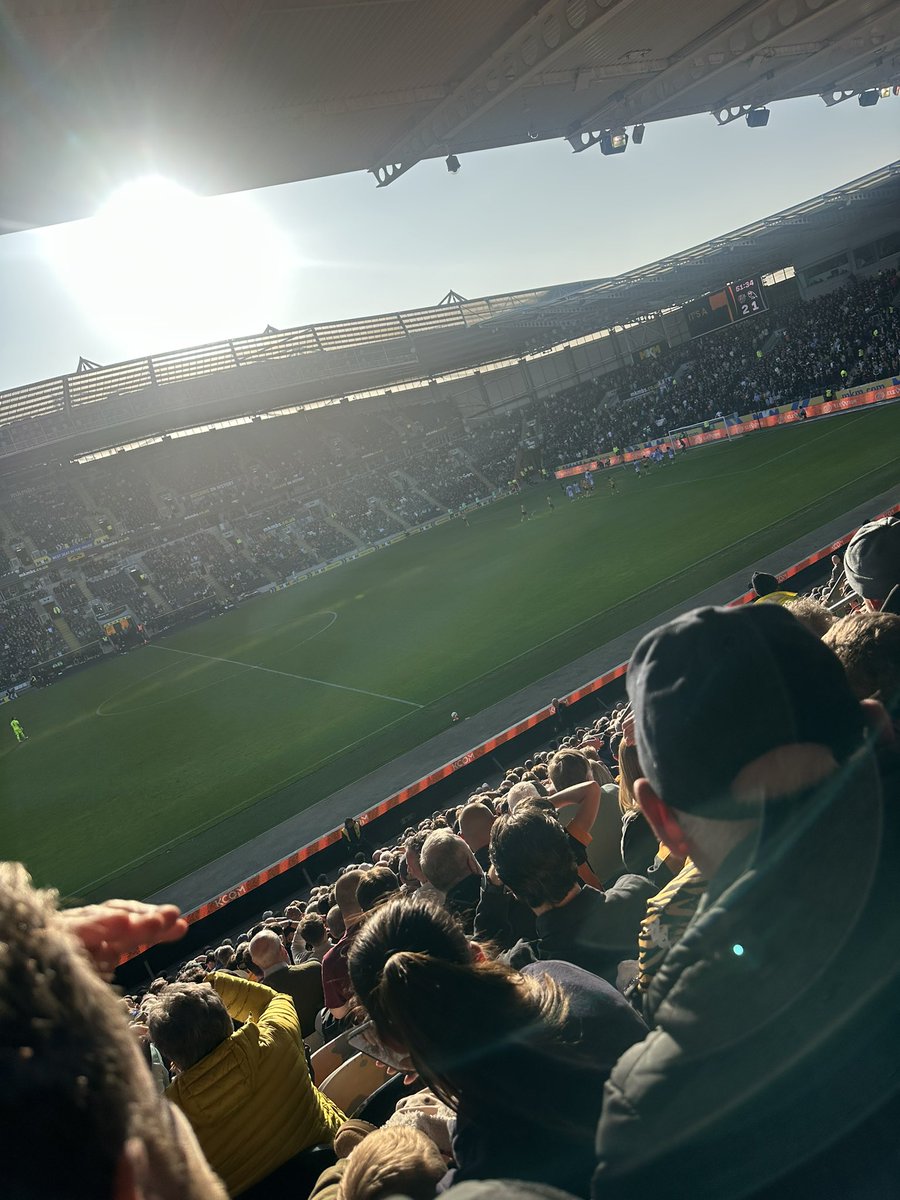 Lee Scott tweet media