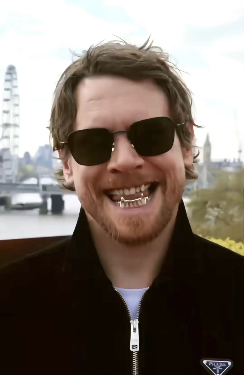 jack o’connell’s left pinky tweet media