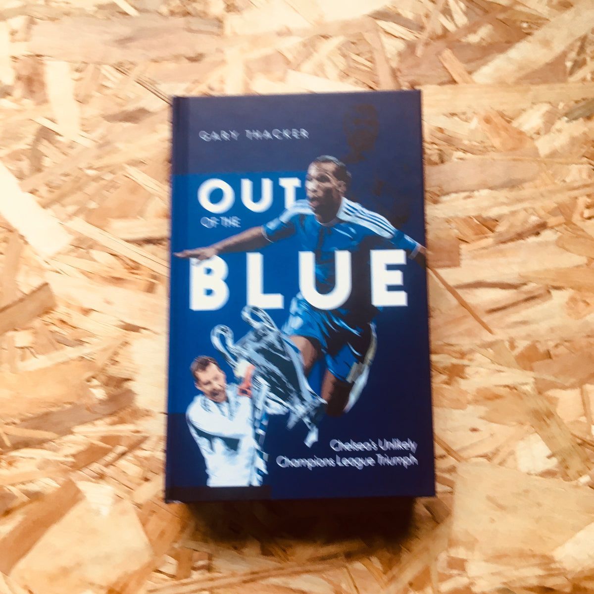 StanchionBooks's tweet photo. 𝐑𝐄𝐒𝐓𝐎𝐂𝐊 | OUT OF THE BLUE by @All_Blue_Daze

The ultimate. behind-the-scenes story of @ChelseaFC's unlikely 2012 @ChampionsLeague triumph.

@PitchPublishing

🛒 https://t.co/NEGNyFNOzS https://t.co/t9EAbMhRSQ