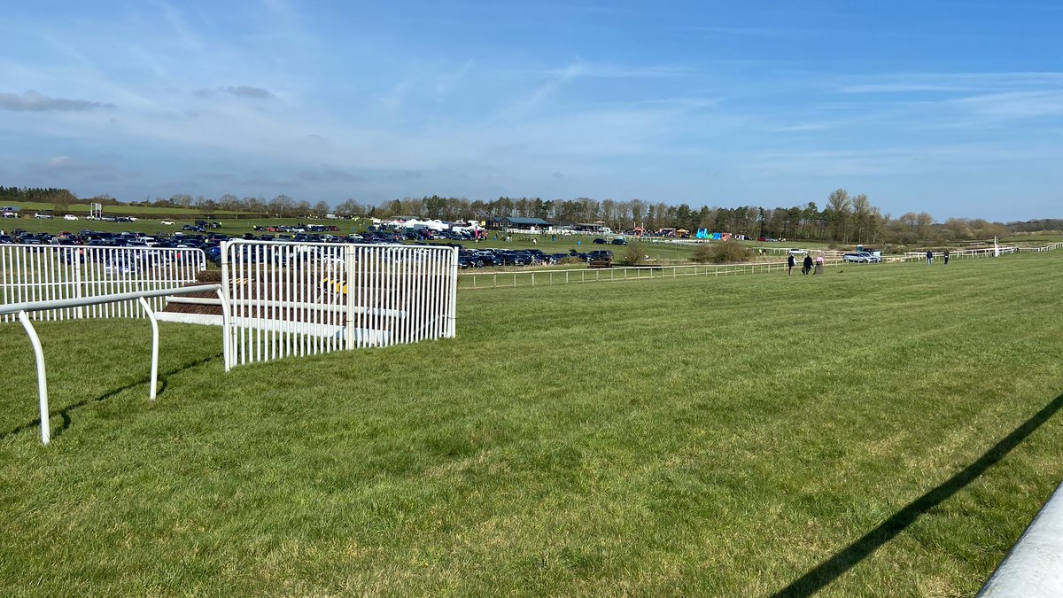 jacksully1807's tweet photo. Beautiful day at Garthorpe Races today for Belvoir PTP. Some brilliant racing across the day and plenty of amazing footage for my Documentary. Didn’t quite expect to have the Belvoir Hunt run past me this morning though. https://t.co/4yZQnLQj8g