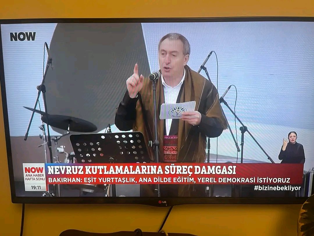 1-EŞİT YURTTAŞLIK(TÜRK tanımının değiştirilmesi),
2-ANADİLDE EĞİTİM(TÜRKÇE’nin resmi dil olmaktan çıkarılması),
3-YEREL İDARELERİN GÜÇLENMESİ(FEDERATİF YEREL YÖNETİMLER),
4-Kürtlerin yönetimde eşit olarak yer alması (yıllardır kürt yöneticiler her yerde iken)…
…
