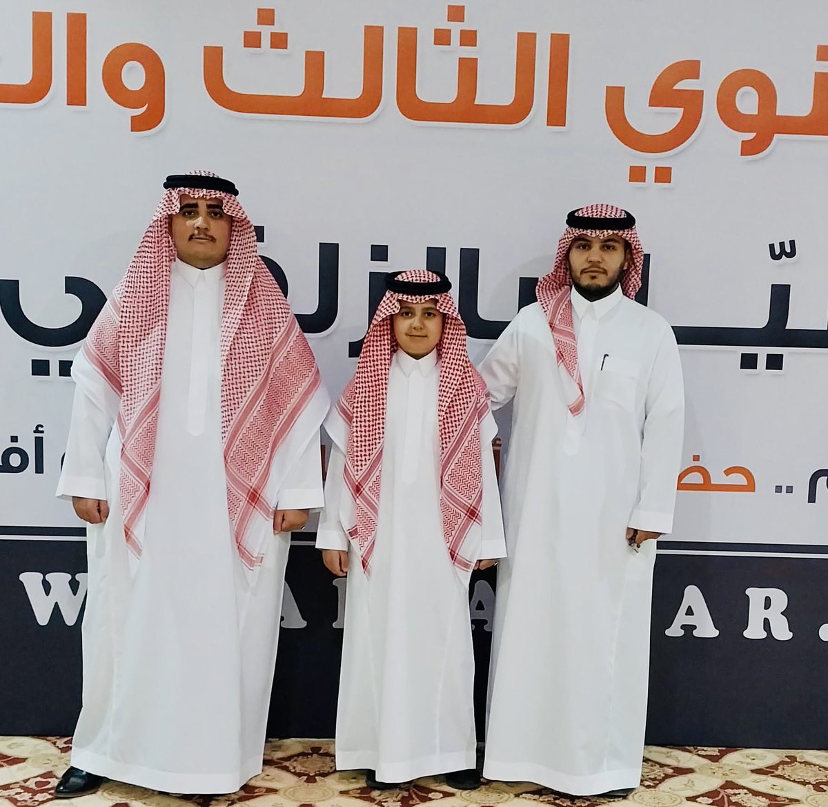 أبناء سليمان بن عبدالله بن عبدالعزيز بن صالح الطيار في أستقبال ضيوف اللقاء

#اسرة_الطيار
#الزلفي
#اللقاء_السنوي
#لقاء_١٤٤٧هـ