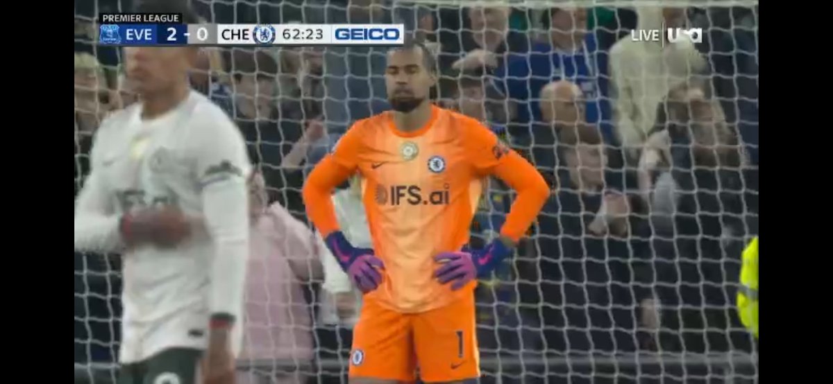 You want to win games bur you have Sanchez in goal . Lol and why the fuck is Estavao on the bench still?  #EVECHE