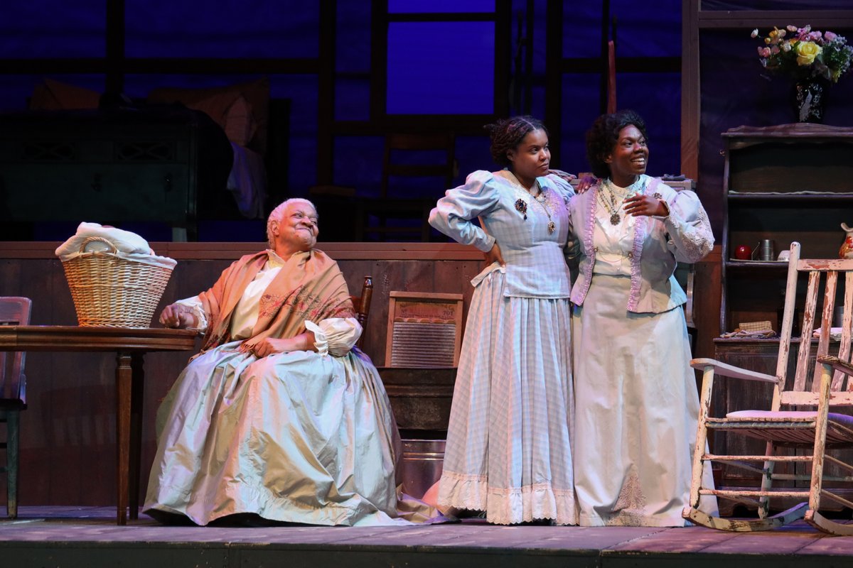 StLouisAmerican's tweet image. '‘Flyin’ West,’ where Black women Lead'

🖋 Kenya Vaughn | The St. Louis American
📸 Taylor Marrie | St. Louis American

#stlamerican #stlnews #stlouis #TheBlackRep #FlyinWest #PearlCleage #WomensHistoryMonth #BlackTheater 

stlamerican.com/arts-and-enter…