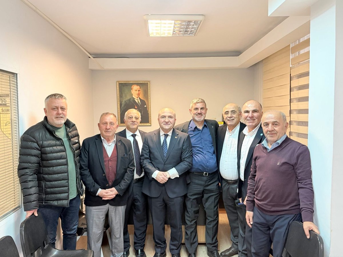 HASANAKSOY55's tweet photo. Genel Başkan Yardımcımız Erhan Usta ‘nın katılımlarıyla Bayramlaşma programımızı gerçekleştirdik 
Birlik ve beraberlik içerisinde nice mutlu bayramlara…
#BizVarız
#BüyükTürkMilletiyiz
#VaktiGeldi
#SonKaleİYİParti https://t.co/sRYTYZEpS3