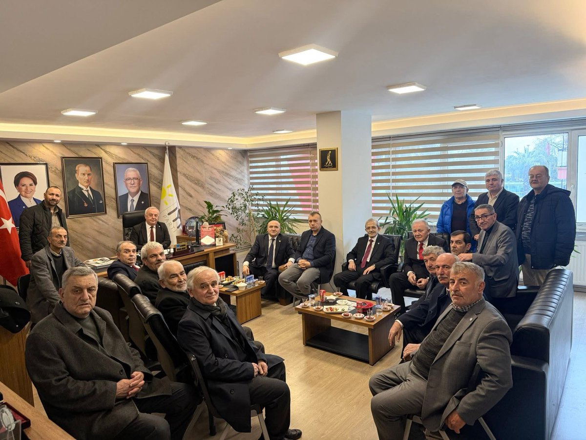 Genel Başkan Yardımcımız Erhan Usta ‘nın katılımlarıyla Bayramlaşma programımızı gerçekleştirdik 
Birlik ve beraberlik içerisinde nice mutlu bayramlara…
#BizVarız
#BüyükTürkMilletiyiz
#VaktiGeldi
#SonKaleİYİParti