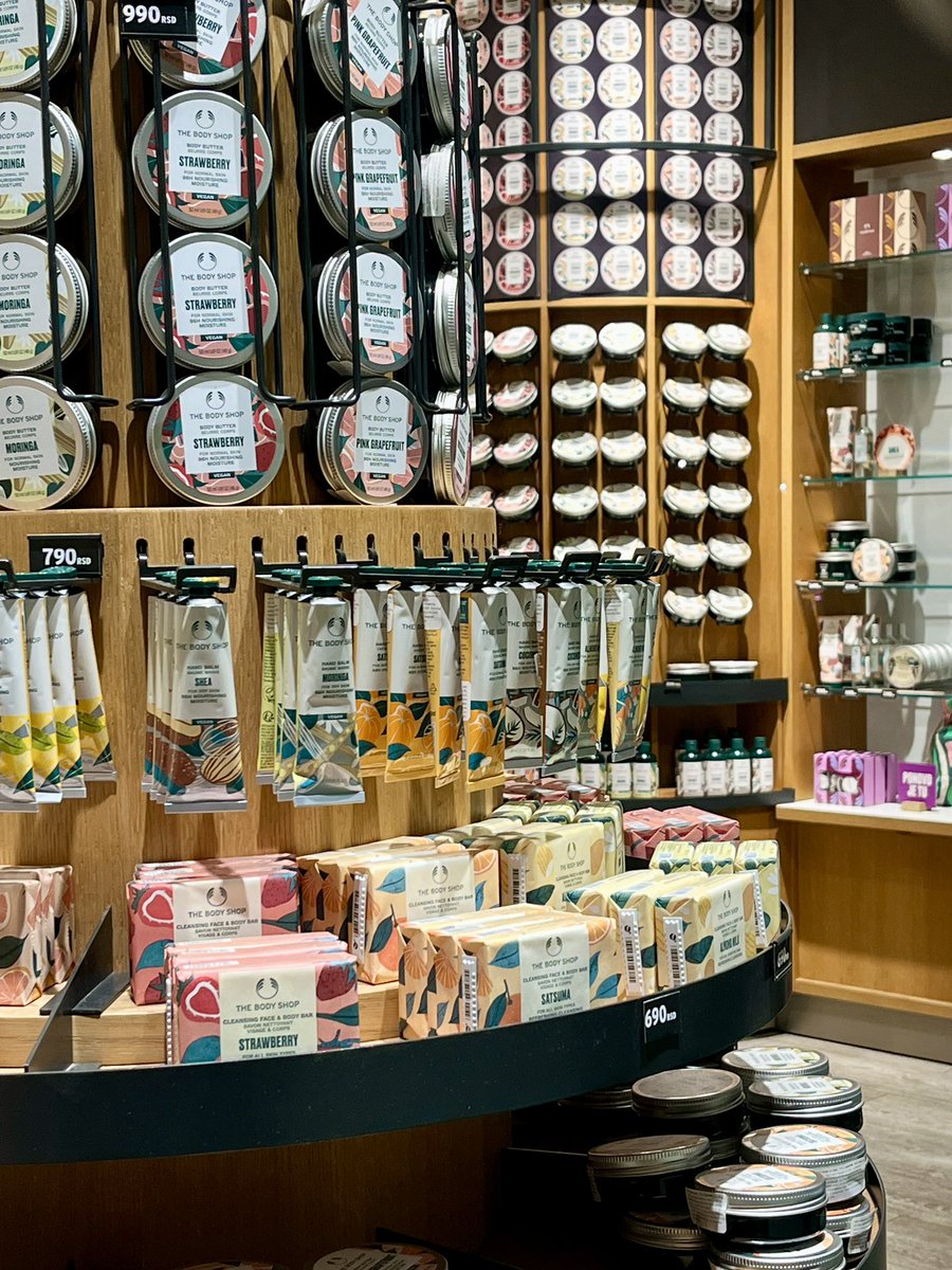 whatsontheshel1's tweet photo. Body shop in Belgrade✨

See more editorial photos👇

https://t.co/Pna2vaWrwP

#bodyshop
#bodyshopbelgrade #Belgrade
#BelgradeSerbia #Serbia
#skincare #bodyskincare
#beautyshop #gettyimages
#istockphoto https://t.co/UX1HN9UM9h