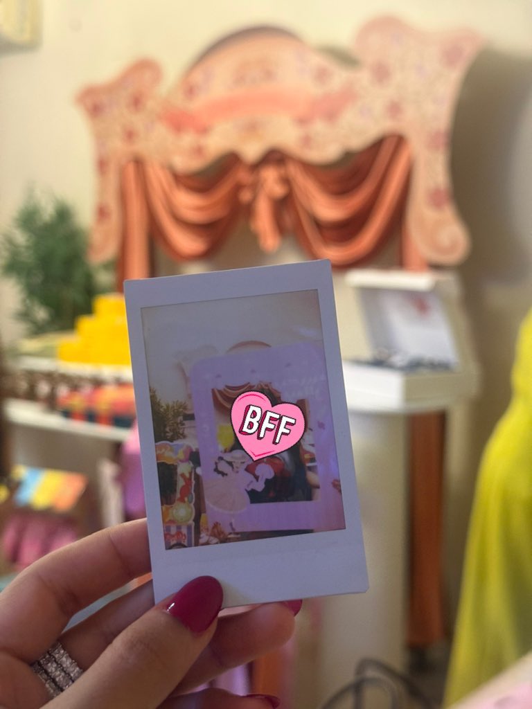 shaymads's tweet photo. عيد ١٤٤٧ هـ، كل عام و انتو بخير 💖🌼🎊🍭 https://t.co/jieiNhYqrO