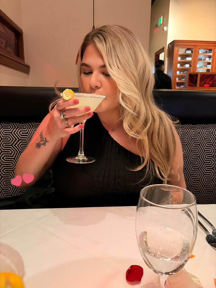 𝑀𝑜𝓂𝓂𝓎 𝒮𝒶𝓂🧚🏼🎀 bday March 25 tweet media