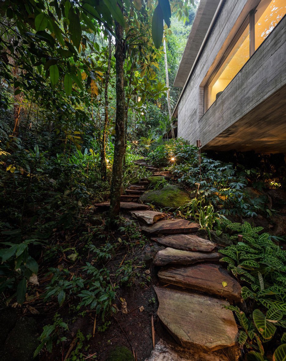 SciFiArchives's tweet photo. A perfect blend of brutalism and nature https://t.co/urv2IdCKvi