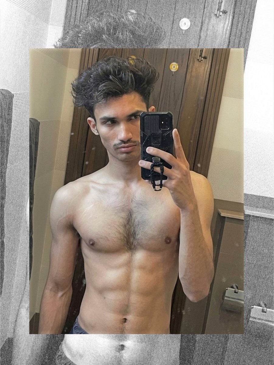 ullah_saif95679's tweet photo. Mirror selfie 🤳 https://t.co/Ma9TbdgU1F