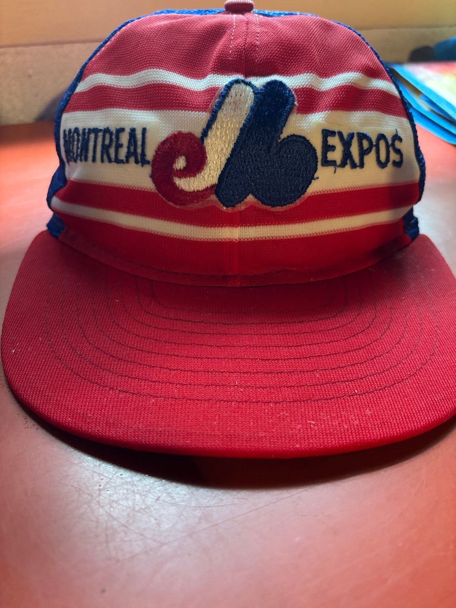THAThatedJAKE's tweet photo. Can't beat #SalVal. $5. @exposcardboards https://t.co/hpTUgkrOW0
