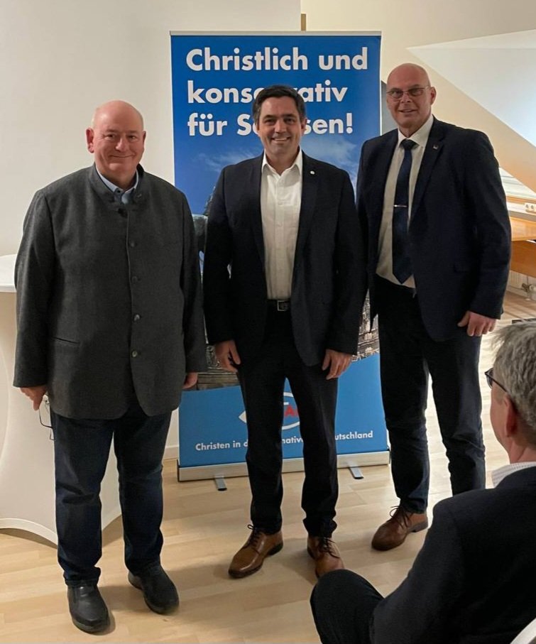 MalteKaufmann's tweet image. Auf Einladung vom neuen MdL Jörg Kühne und der Christen in der #AfD referierte ich gestern in #Leipzig zum Thema: Braucht es mehr Christen in der Politik? Meine Conclusio ist definitiv: Ja! Denn wir leben in einer Demokratie und Christen müssen das christliche Abendland auf allen