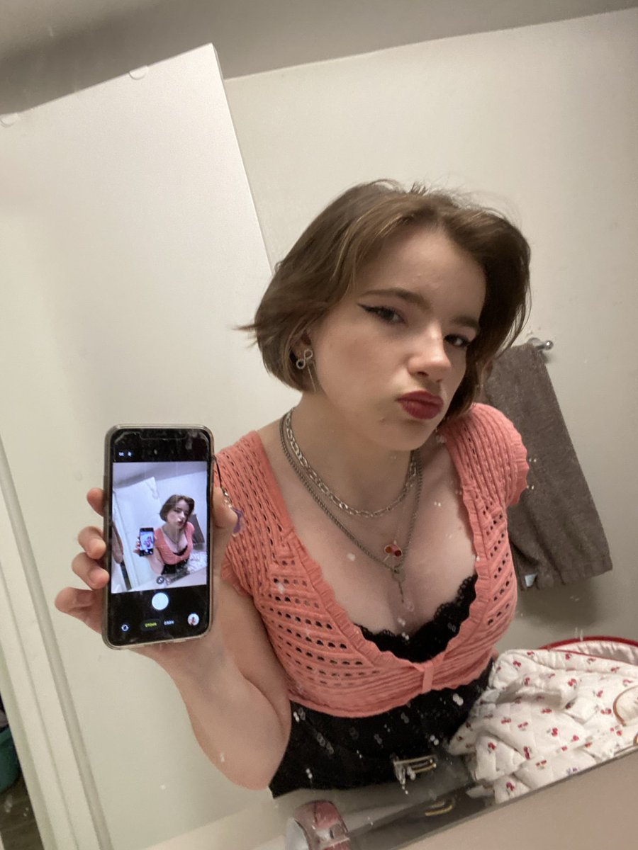 𝚒𝚣𝚣𝚒𝚎 (-_-)zzz tweet media