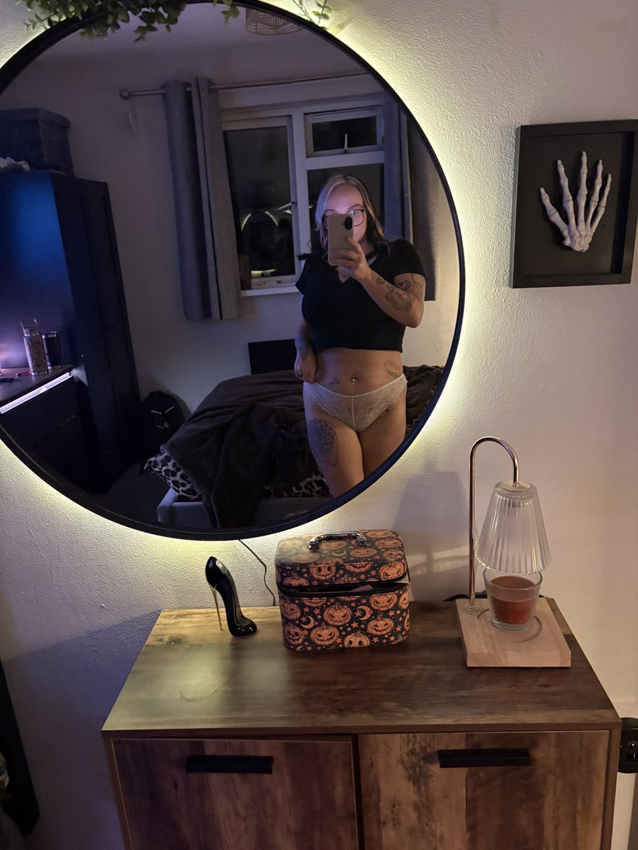 Filthycharm1 tweet media