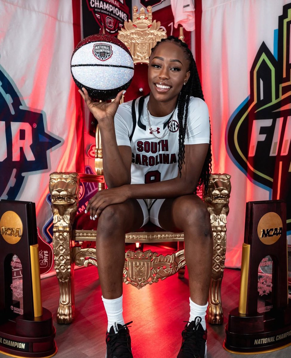 I talk hoops 🏀 tweet media