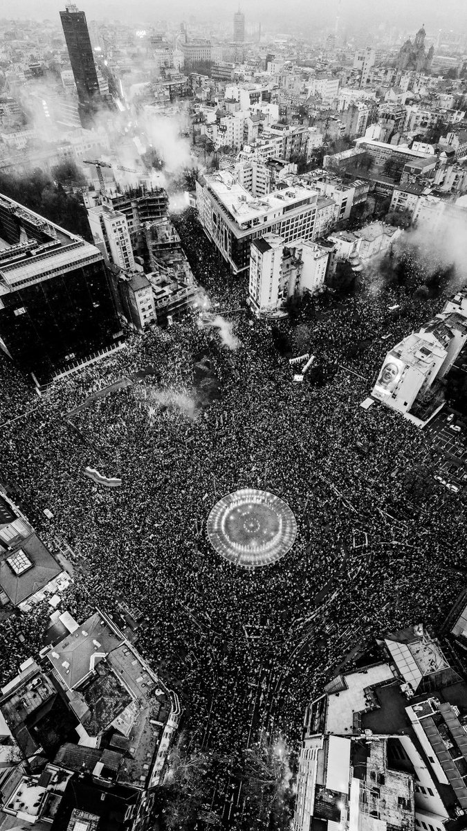 Za ovo ti fali bar još 7-8 Arena.

Ti znaš i mi znamo.

I ceo svet zna.

Studenti, pure love❤️