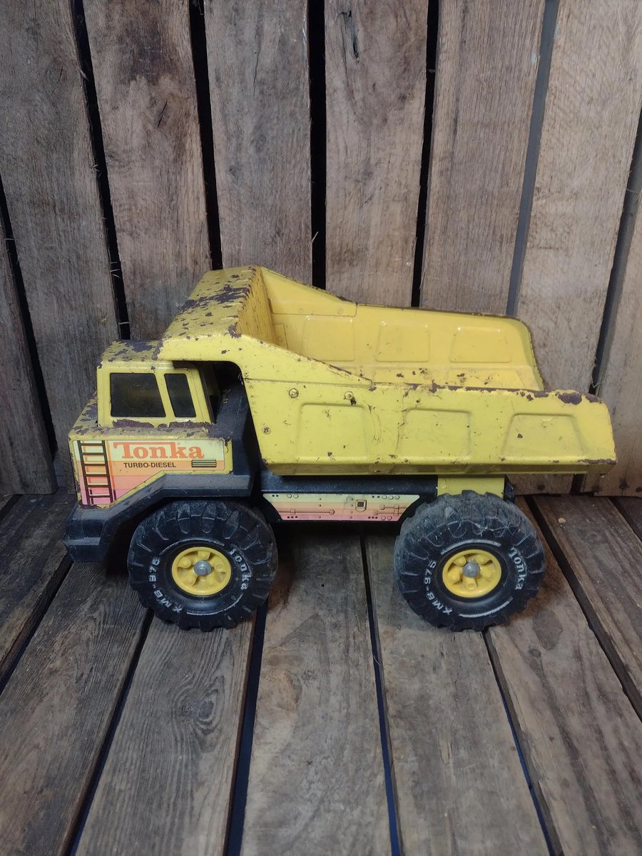 Thrilla the Gorilla tweet media