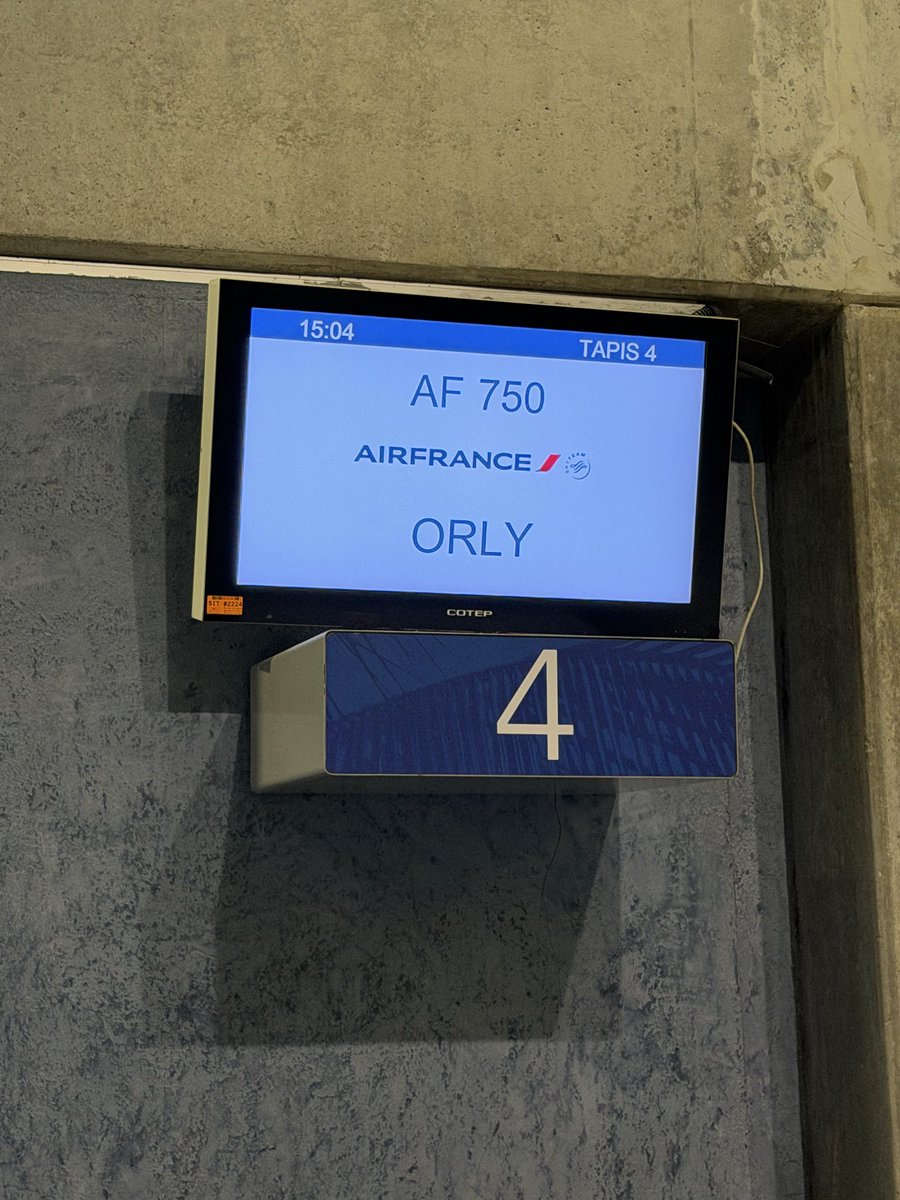 Toninho97one's tweet photo. Une page bientôt tournée… #AF750 #Orly https://t.co/nWRXTjGl2b