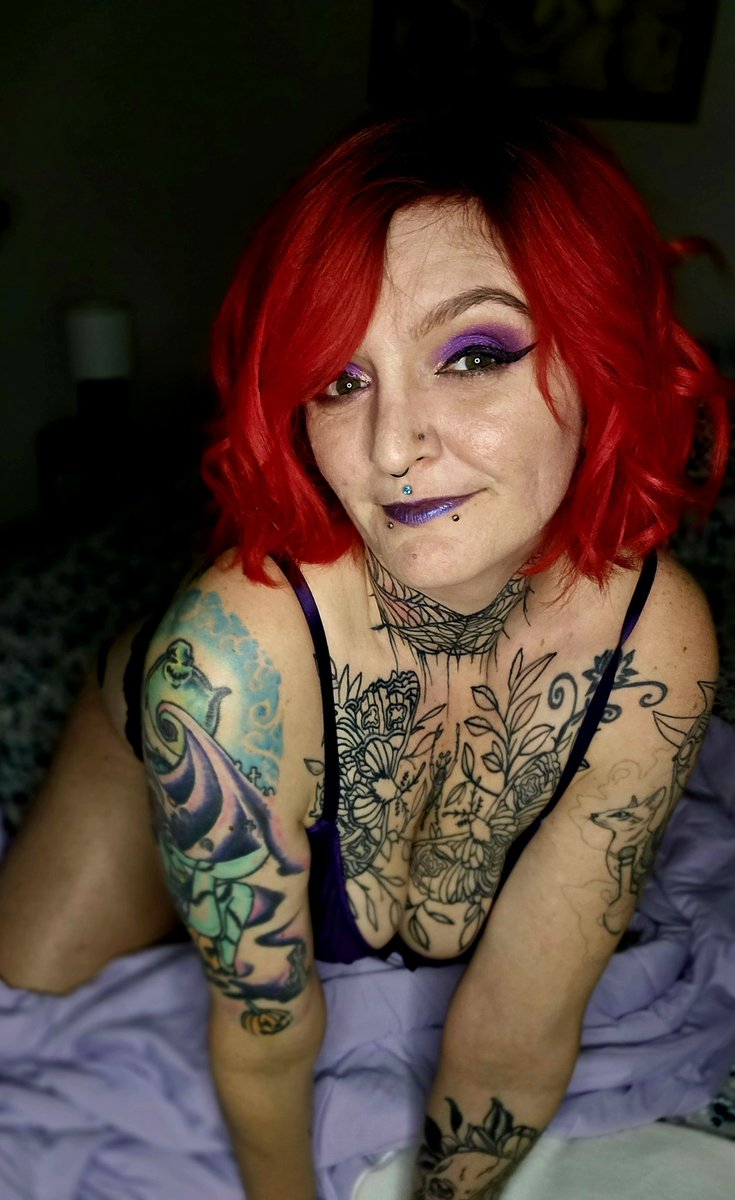 TaylorFae23's tweet photo. Quick! Everyone...go look at my new content 👀😘 https://t.co/lsGOxlqPsy https://t.co/7VZFZAbfTK
