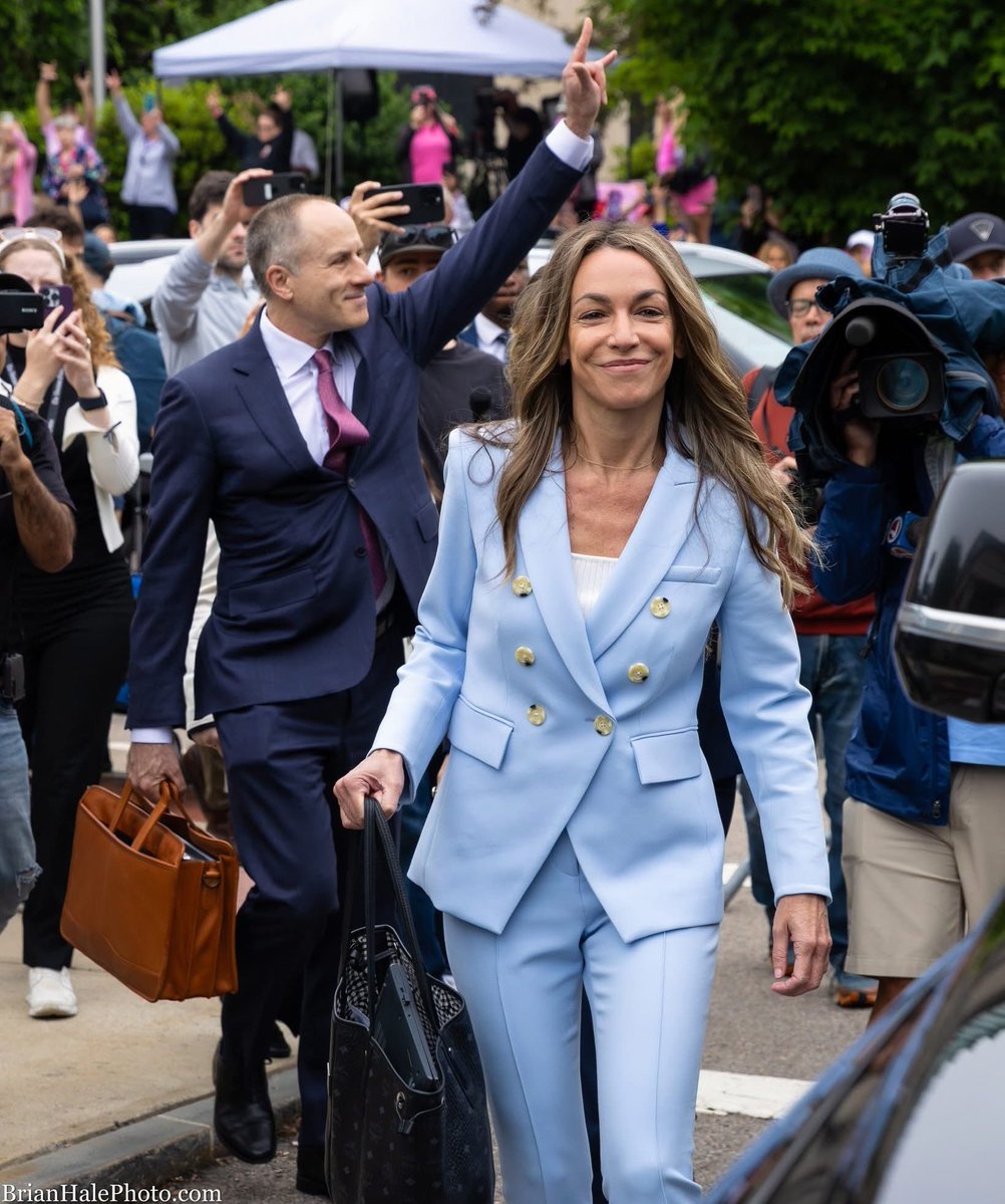 BoozeyBeauty tweet media