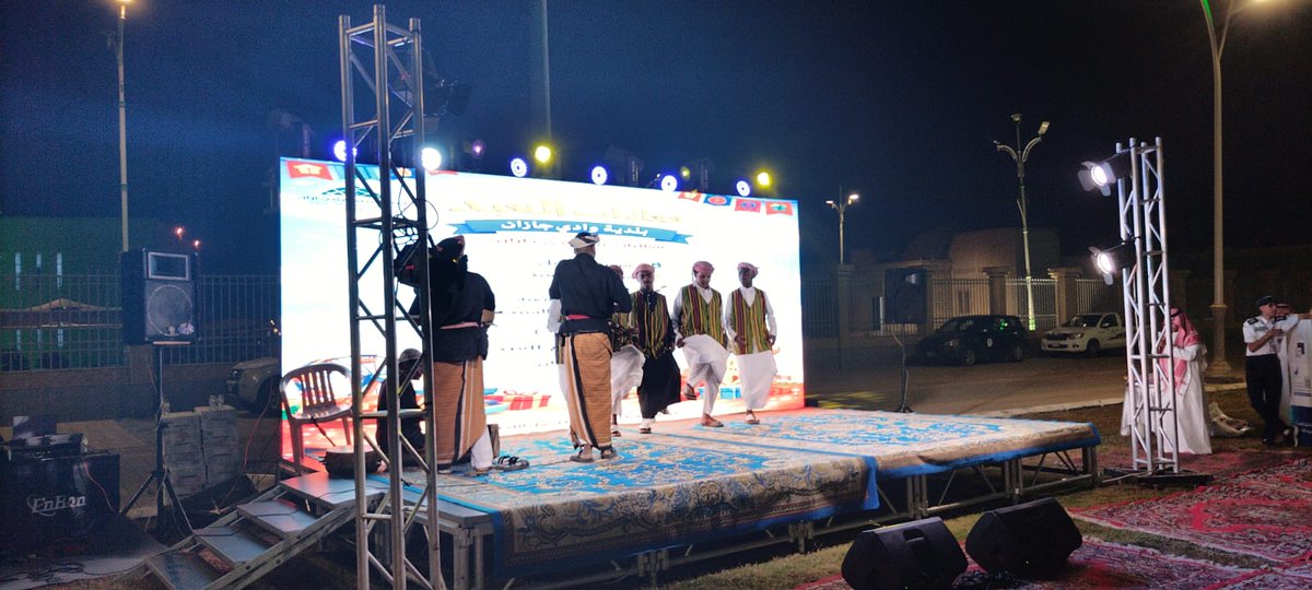 صور - فعاليات عيد الفطر 

فقرة الفنون الشعبية التي جسدت الموروث الأصيل وأضفت أجواءً من الحماس والاعتزاز بالتراث. 

#عيد_الفطر
#بلدية_وادي_جازان