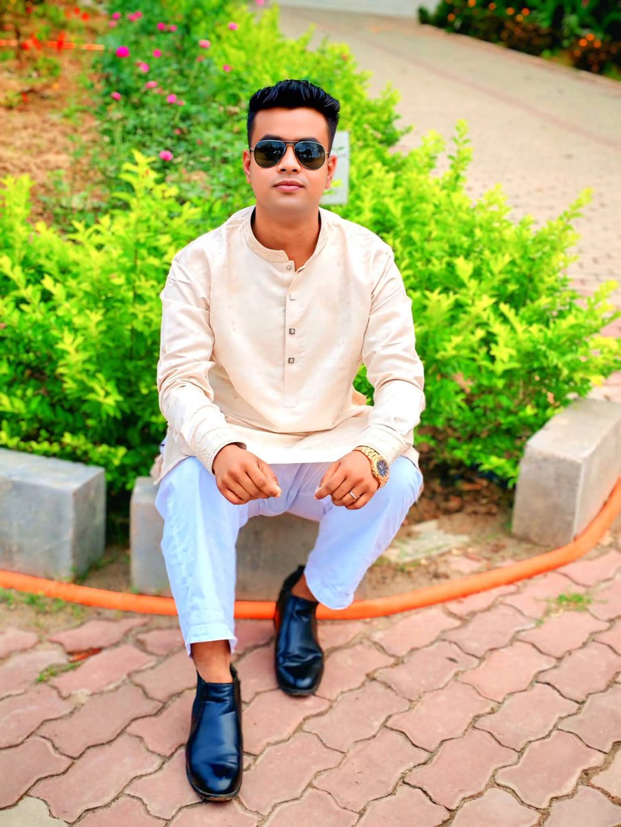 SifatSin's tweet photo. ঈদ মোবারক.. 💗🌙 ❤️ https://t.co/NJRBy9dWSP