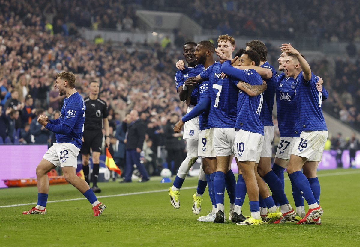 🚨🚨🚨🚨 تــــاريـخــي وللـتاريـــخ 🚨🚨🚨🚨

ايفرتون يحقق انتصار أمام تشيلسي في البريميرليغ للمرة الأولى منذ ديسمبر 2023م ✅🔵