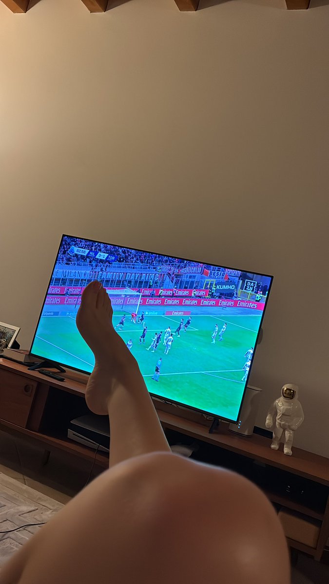 tbtf17's tweet photo. Milan, Torino o piedino? 

#paypig #feet #findom #findomaddict #maneater #humanatm #mungitura
#slave #moneypig #moneyslave #piedini #piedi #fendom #piede #queen
@finmessage @findomWoR @findomitalia @Findompromo_7
#FinDom #findomworship @RT_findommiss
@RTgameFINDOM https://t.co/l0guWOvoZy