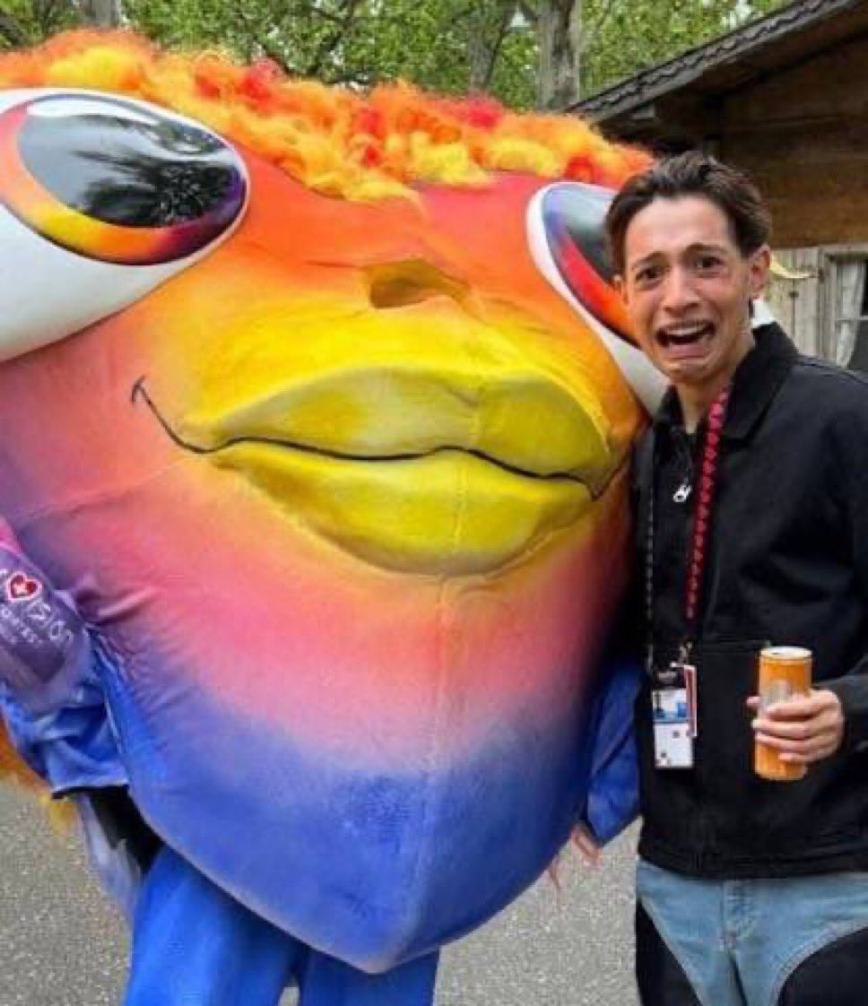 manu .ᐟ.ᐟ BUYING HIATUS⊹ ࣪ ˖ tweet media