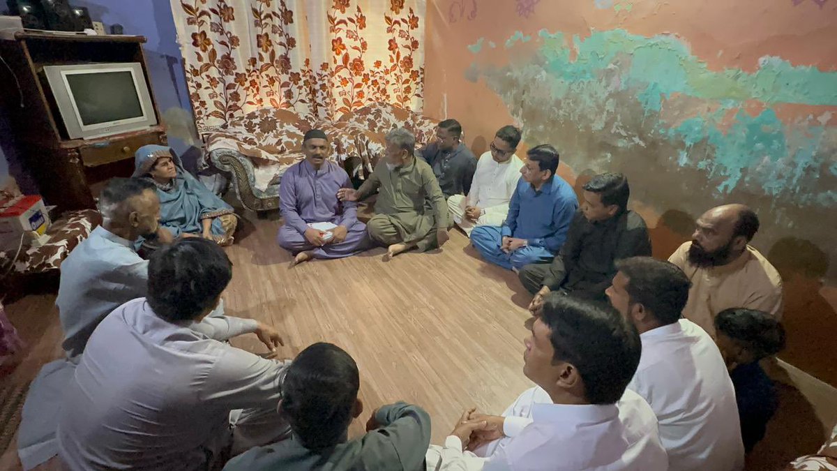 SyedAminulHaque's tweet photo. Visited Orangi Town, Karachi today with MPA Ejaz ul Haq and fellow office bearers. Met the families of missing person Dilshad Bhai and Ex-UC Chairman Kaleem Sheikh, who has been in jail since 2024 to assure them that MQM-Pak is fully committed to resolving their issues. https://t.co/fCPdMv94qa