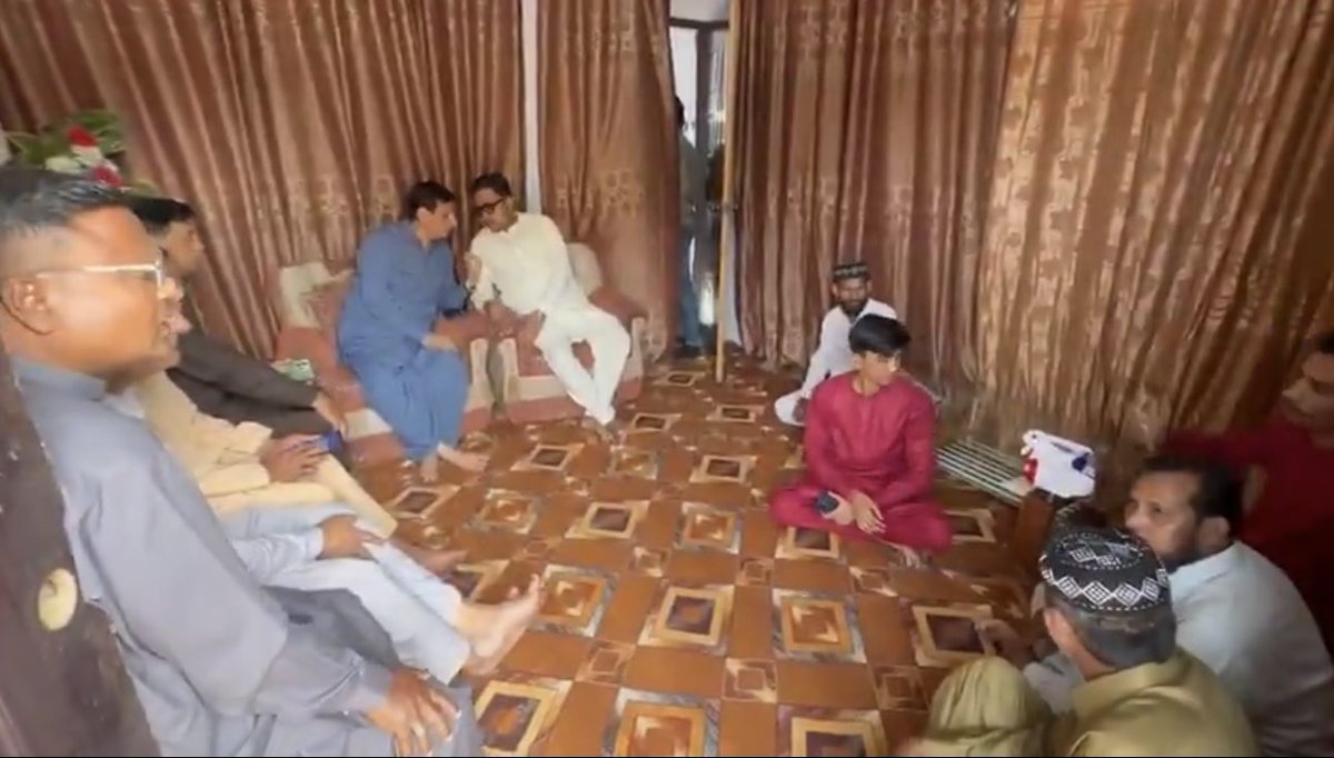 SyedAminulHaque's tweet photo. Visited Orangi Town, Karachi today with MPA Ejaz ul Haq and fellow office bearers. Met the families of missing person Dilshad Bhai and Ex-UC Chairman Kaleem Sheikh, who has been in jail since 2024 to assure them that MQM-Pak is fully committed to resolving their issues. https://t.co/fCPdMv94qa