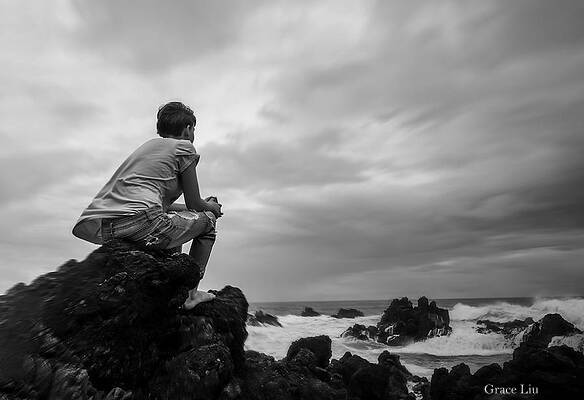 Se si domanda a un malinconico quale ragione egli abbia per esser così, cosa gli pesa, risponderà che non lo sa, che non lo può spiegare. In questo consiste lo sconfinato orizzonte della malinconia.
                            ~ Søren Aabye Kierkegaard

#SilenzioESolitudine